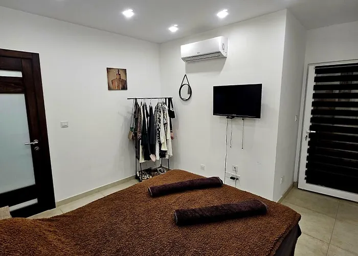 Platinum Court