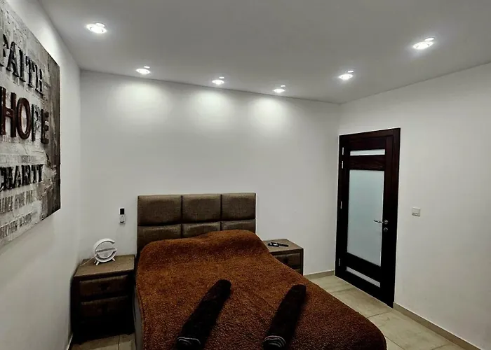 Platinum Court